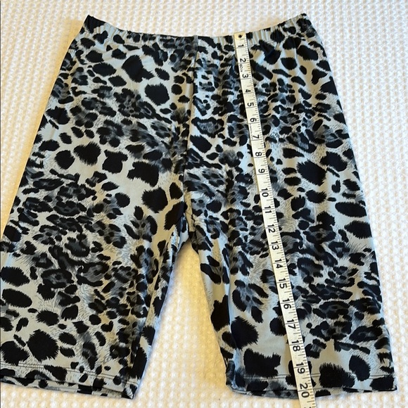 NEW! Leopard Print Women’s Bike Shorts Size X-LARGE Gray Black - Picture 6 of 8